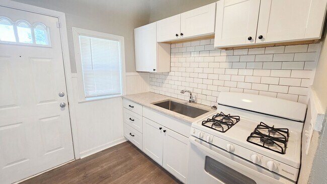 Foto del edificio - Charming 1-Bedroom Home on the South Side ...