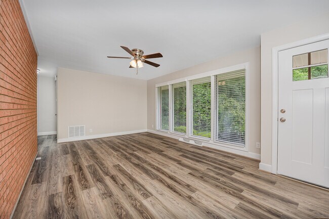 Foto del edificio - 3900 Sedgegrove Rd