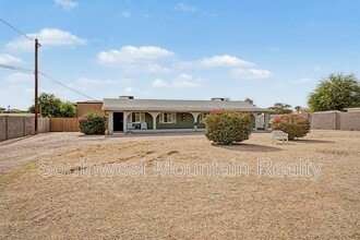 Building Photo - 560 S Grand Dr