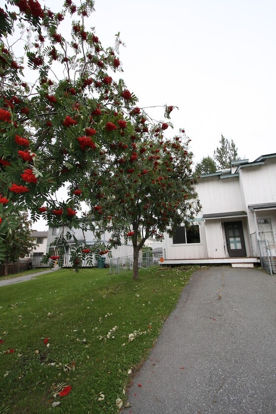 Foto principal - 2 Bedroom Townhouse in East Anchorage!