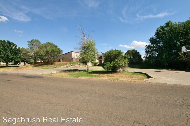 Building Photo - 3 br, 3 bath House - 121 Remuda Drive