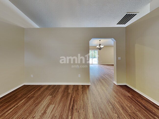 Building Photo - 1151 N Lightning Place