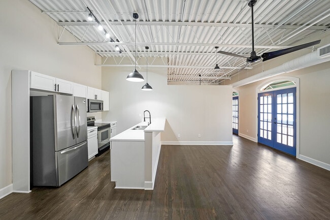 Building Photo - 1611 White Way