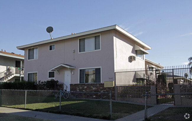 Building Photo - Mountain View Apartments