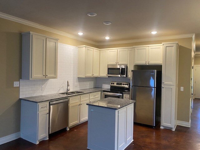 Building Photo - 100 Perris Pl