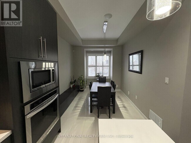 Building Photo - 286 Vellwood Common