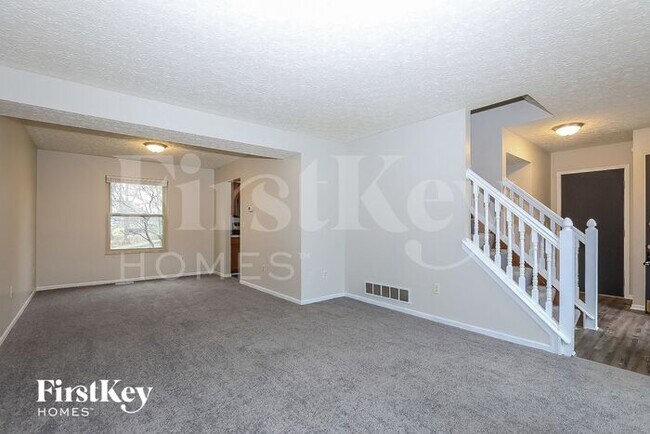 Foto del edificio - 579 Tall Oaks Drive
