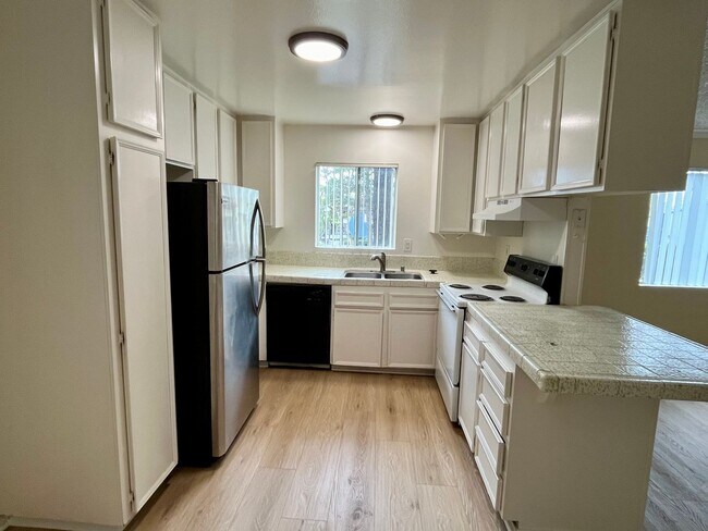 Building Photo - 6060 Mt Aguilar Dr