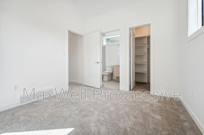 Building Photo - 7803-7877 77 St NW