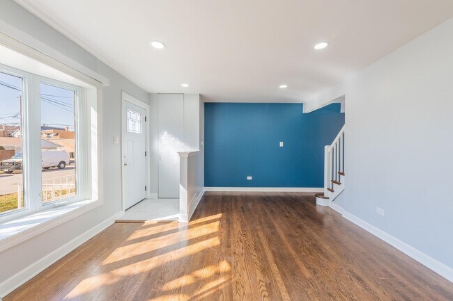 Building Photo - 5202 W 54th St