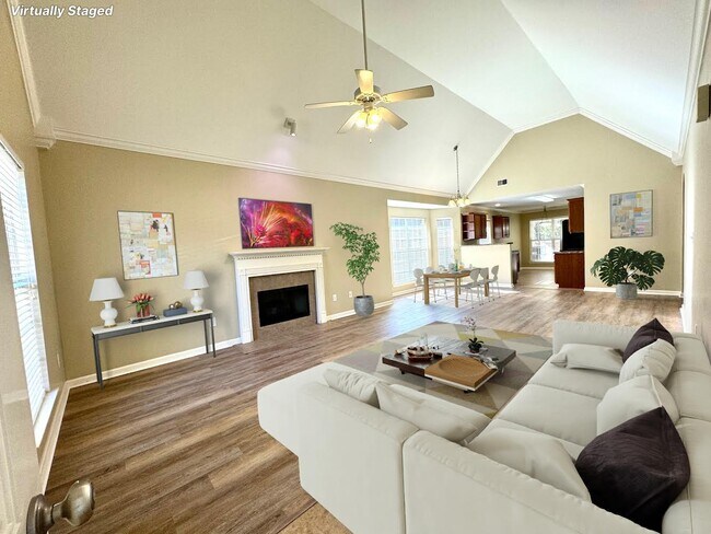 Living/Dining - 2040 Willow Glenn Dr