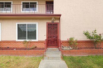 Building Photo - 2727 McGee Ave