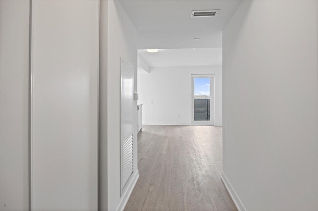 Building Photo - 480 Wilson Ave