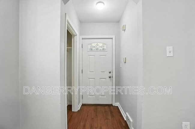 Foto del edificio - 822 Searles Rd