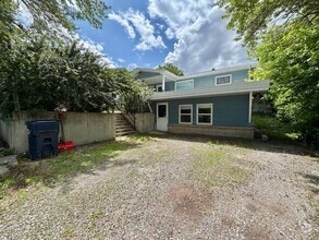 Building Photo - 421 N Rouse Ave