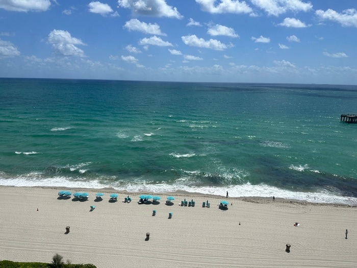 Primary Photo - Stunning furnished 3-bedroom, 3-bathroom c...