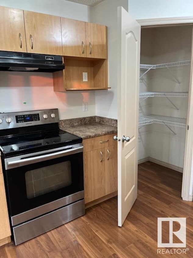 Photo principale - 11712-11713 13 Ave SW