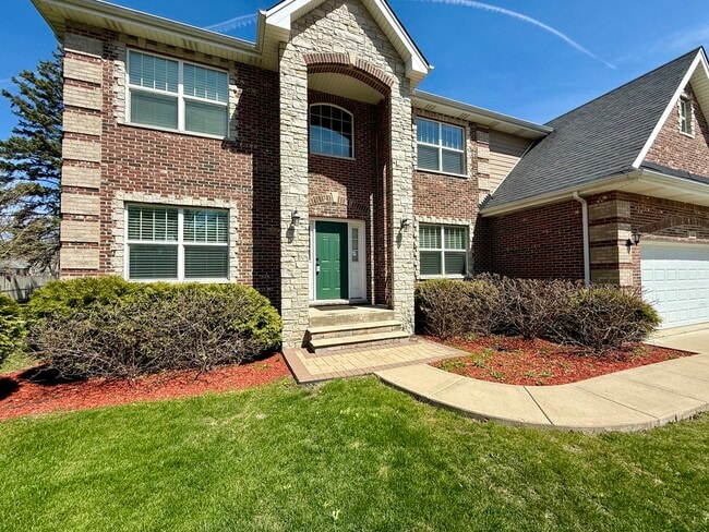 Building Photo - 344 E Goebel Dr