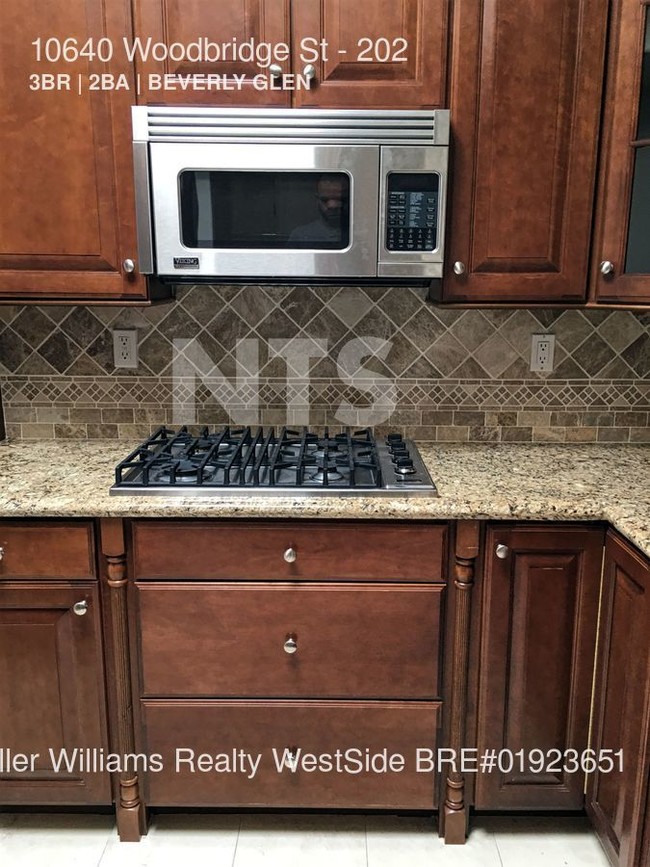 Foto del edificio - 10640 Woodbridge St