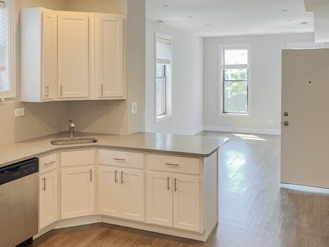Foto del edificio - 2311 N Southport Ave
