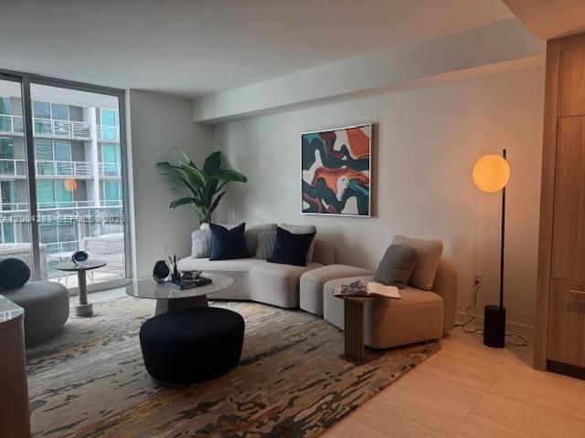 Foto del edificio - 77 SE 5th St