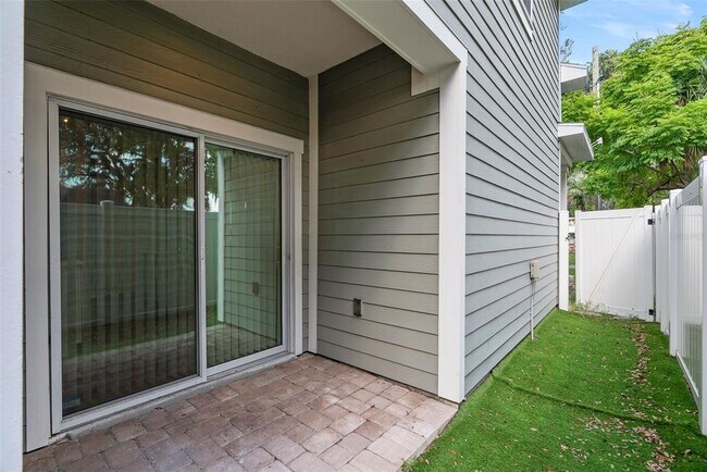 Foto del edificio - 730 Cordova Dr