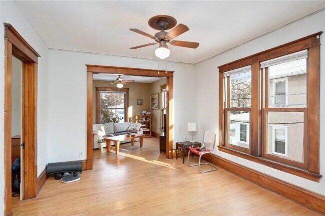 Comedor - 1110 27th Ave NE