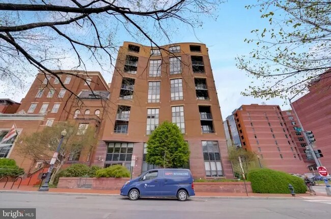 Building Photo - 1001 L St NW