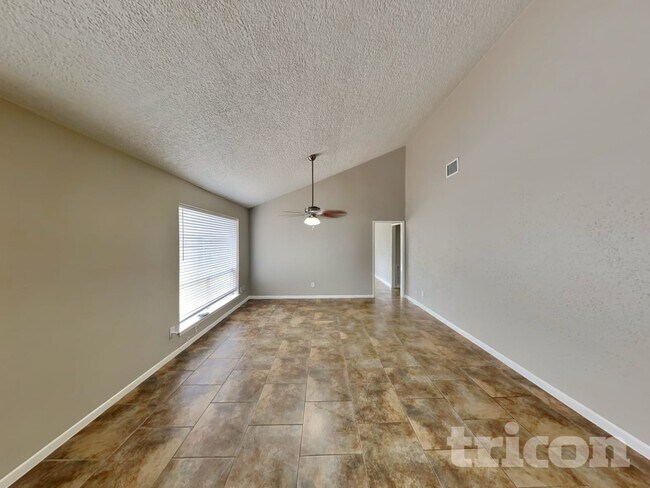 Foto del edificio - 16710 Forthbridge Ct