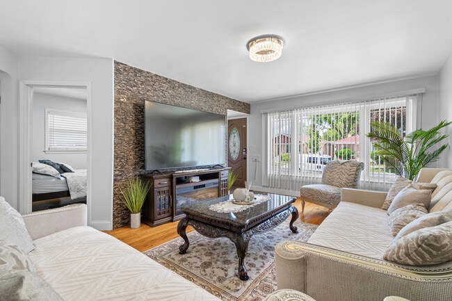 Building Photo - 7625 W Strong St