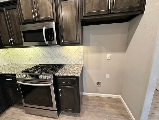 Building Photo - 4 Bed, 2 Bath Home for Rent in Edmond (Dee...