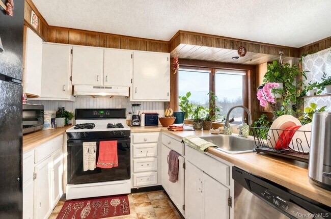 Foto del edificio - 185 Rock Ridge Ave