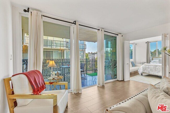 Foto del edificio - 9950 Durant Dr