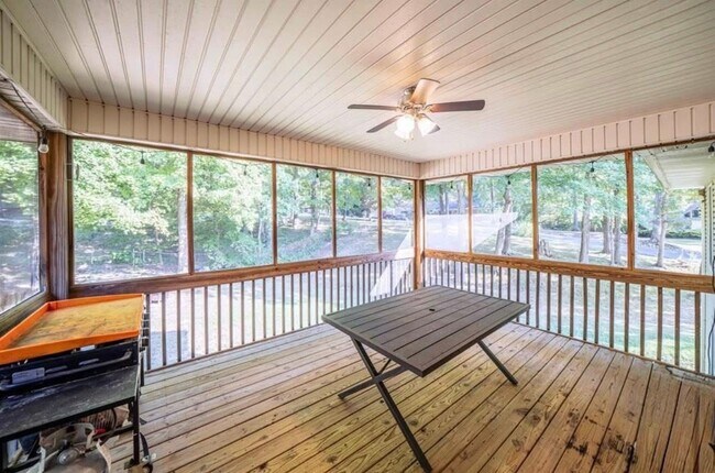 Foto del edificio - 120 Edgewood Rd