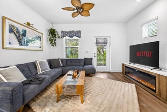 Building Photo - 1734 W Cherry St