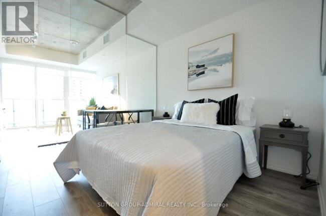 Building Photo - 8 Hillsdale Ave E