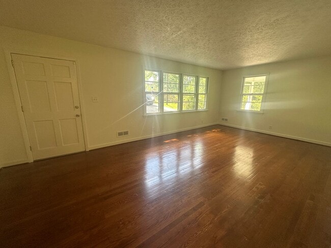 Building Photo - Rental In Anniston
