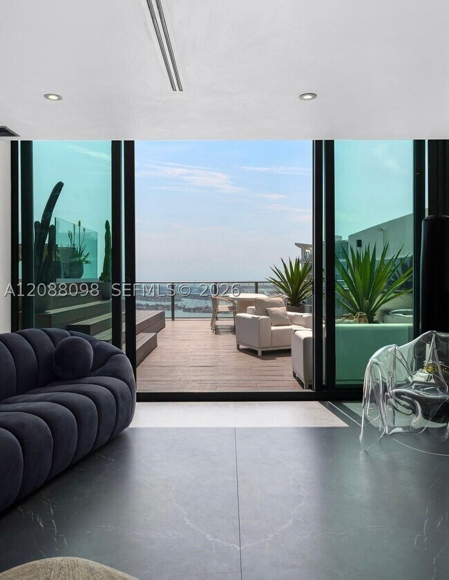 Foto del edificio - 650 NE 32nd St