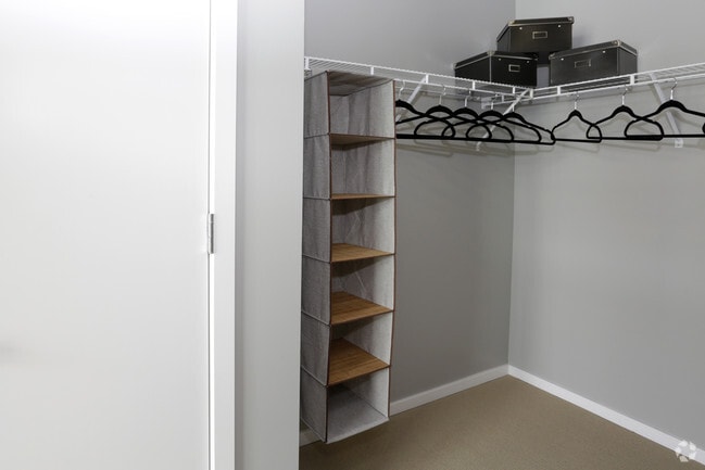 Closet - Roosevelt Collection Lofts