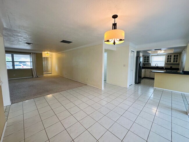 Foto del edificio - Spacious 2 Bedroom 2 Bathroom Seminole Hom...