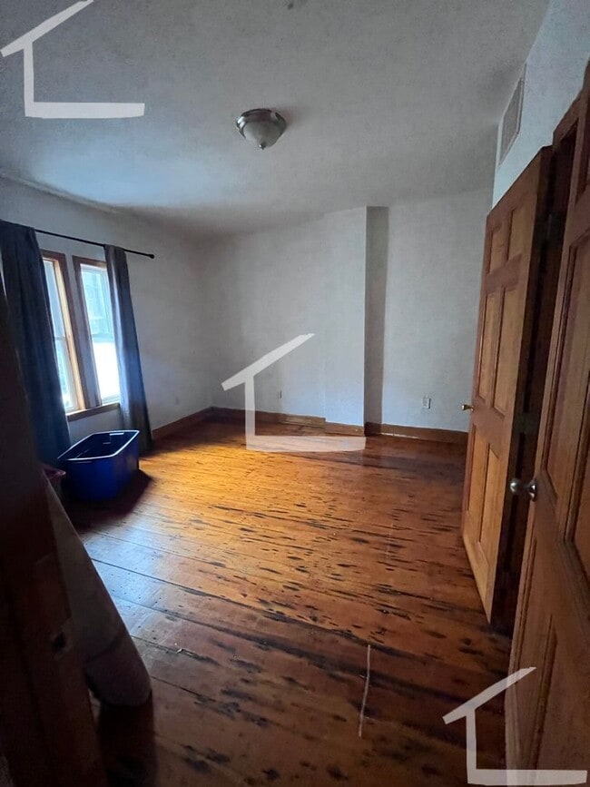 Photo - Great 6 bedroom 3 mins from Northeastern House