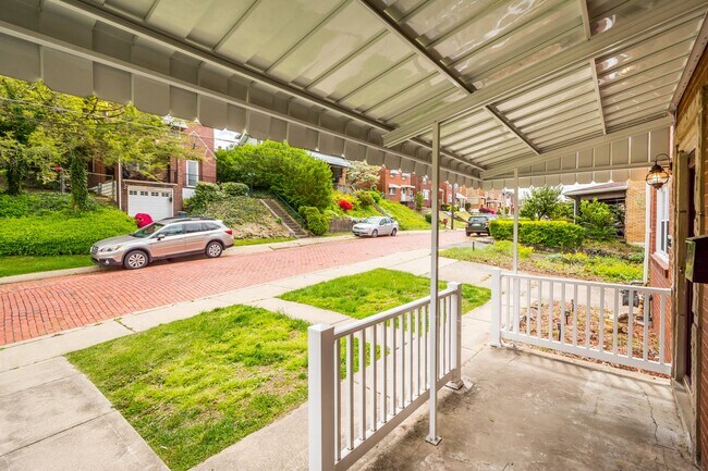 Building Photo - AVAILABLE SEPT 1ST! UPDATED 2-bedroom townhouse in Overbrook!