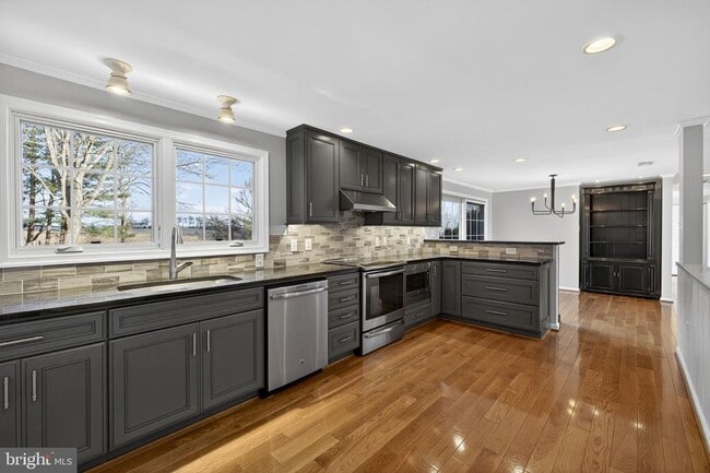 Building Photo - 10486 Lord Fairfax Hwy