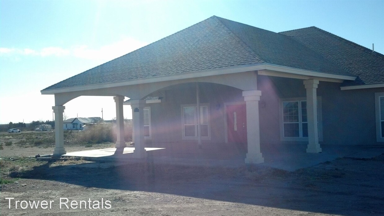 Primary Photo - 4 br, 2 bath House - 142 Reata Loop