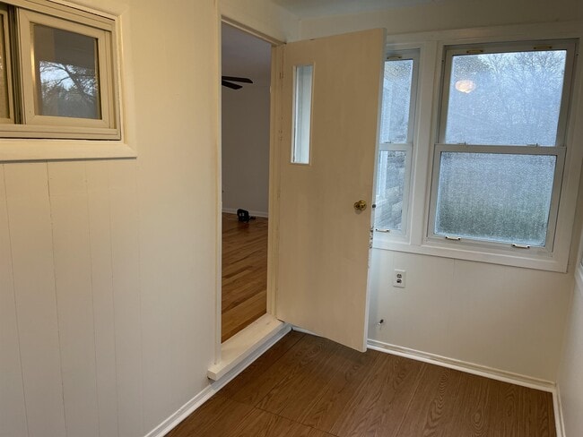 Building Photo - 935 Lena Ave