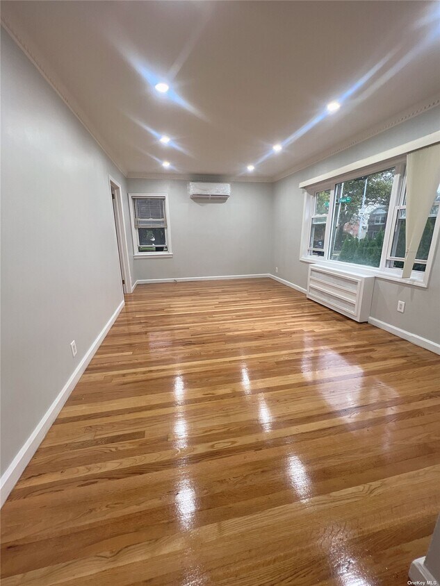 154242 Utopia Pkwy Unit 1st Fl, Queens, NY 11357 Room for Rent in