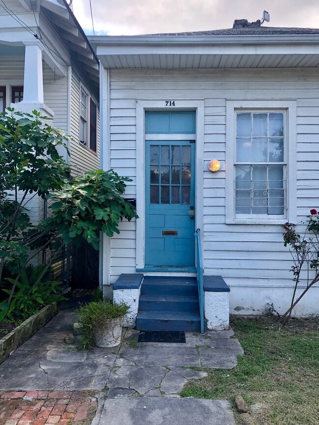 Building Photo - 716 Jena St