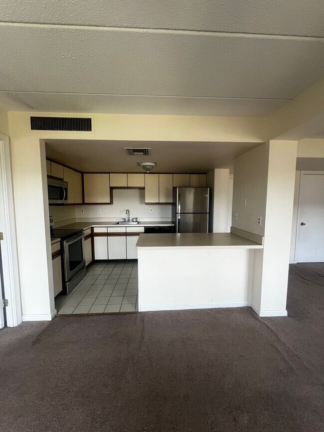 Building Photo - Renovated Allston 2 bed/2 bath Condo on Brainerd Rd.  Central A/C, Garage Parking Inc, Pool, Elev...