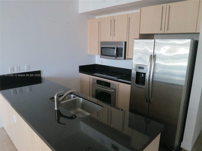 Foto del edificio - 79 SW 12th St