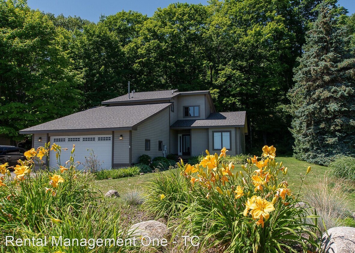 Primary Photo - 4 br, 2 bath House - 9640 S W Bay Shore Drive